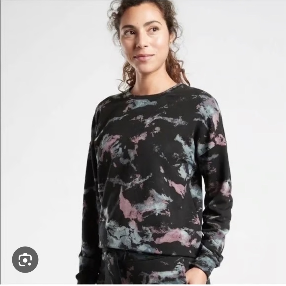 Athleta Balance Printed Pullover in Black Print